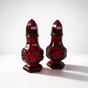 GORGEOUS RUBY RED CRANBERRY AVON’S 1876 CAPE‎ COD COLLECTION SALT/PEPPER SHAKERS
